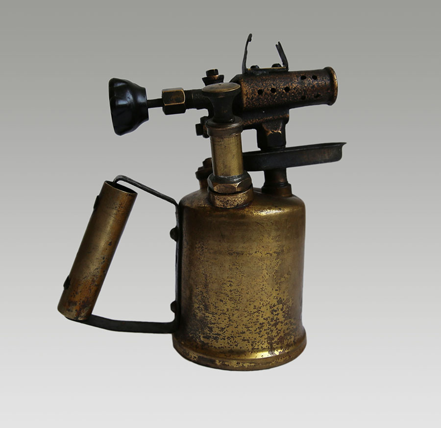 喷灯.jpg 喷灯.jpg