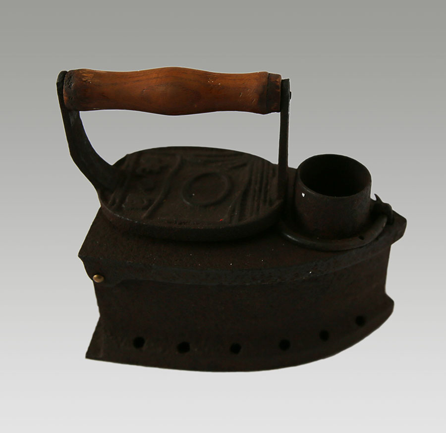 炭火熨斗1.jpg 炭火熨斗1.jpg