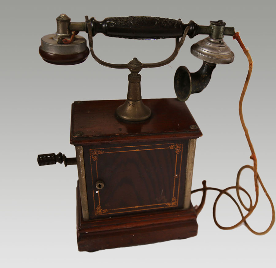 手摇电话.jpg 手摇电话.jpg