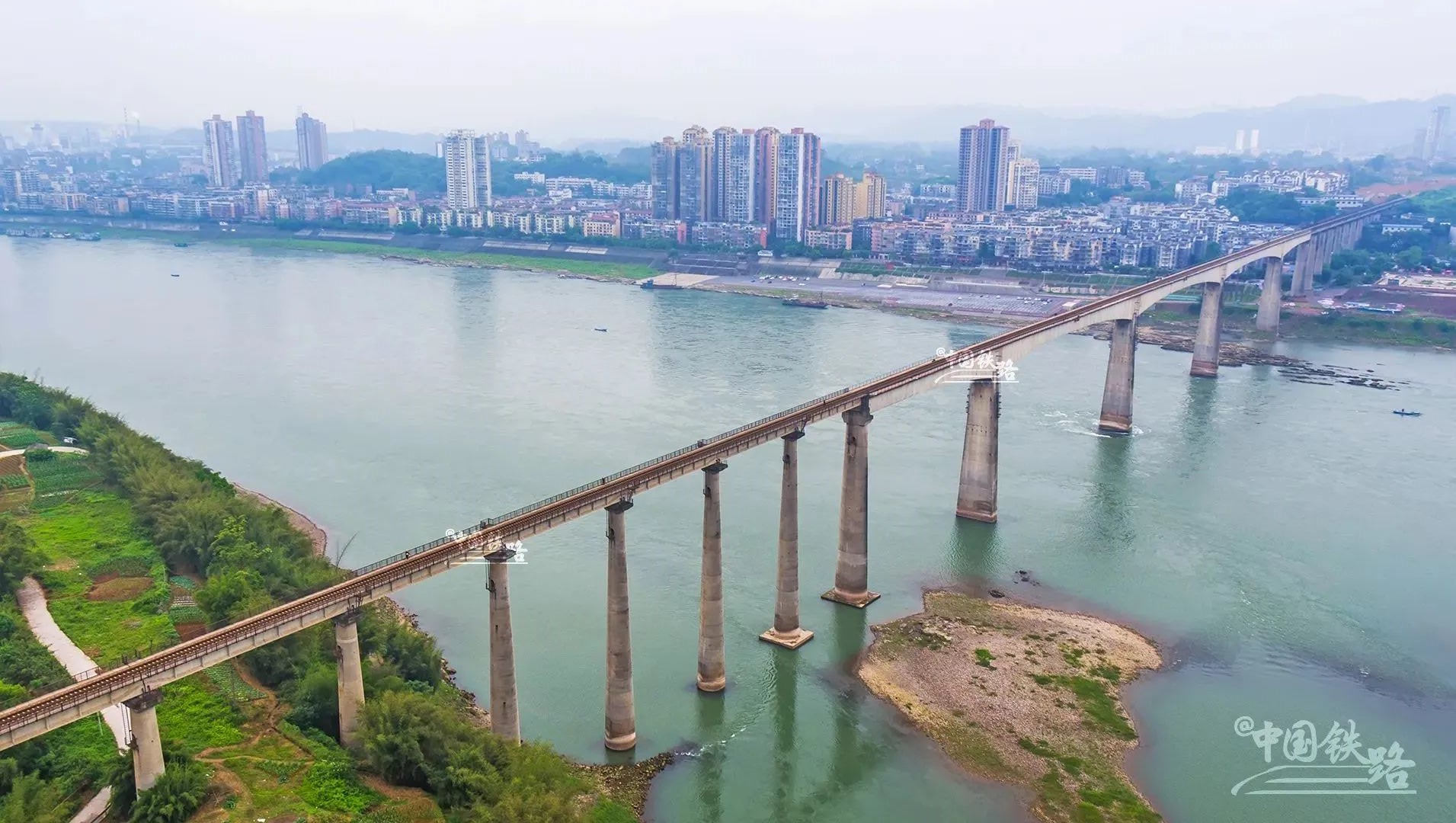 万里长江，有多少座桥？