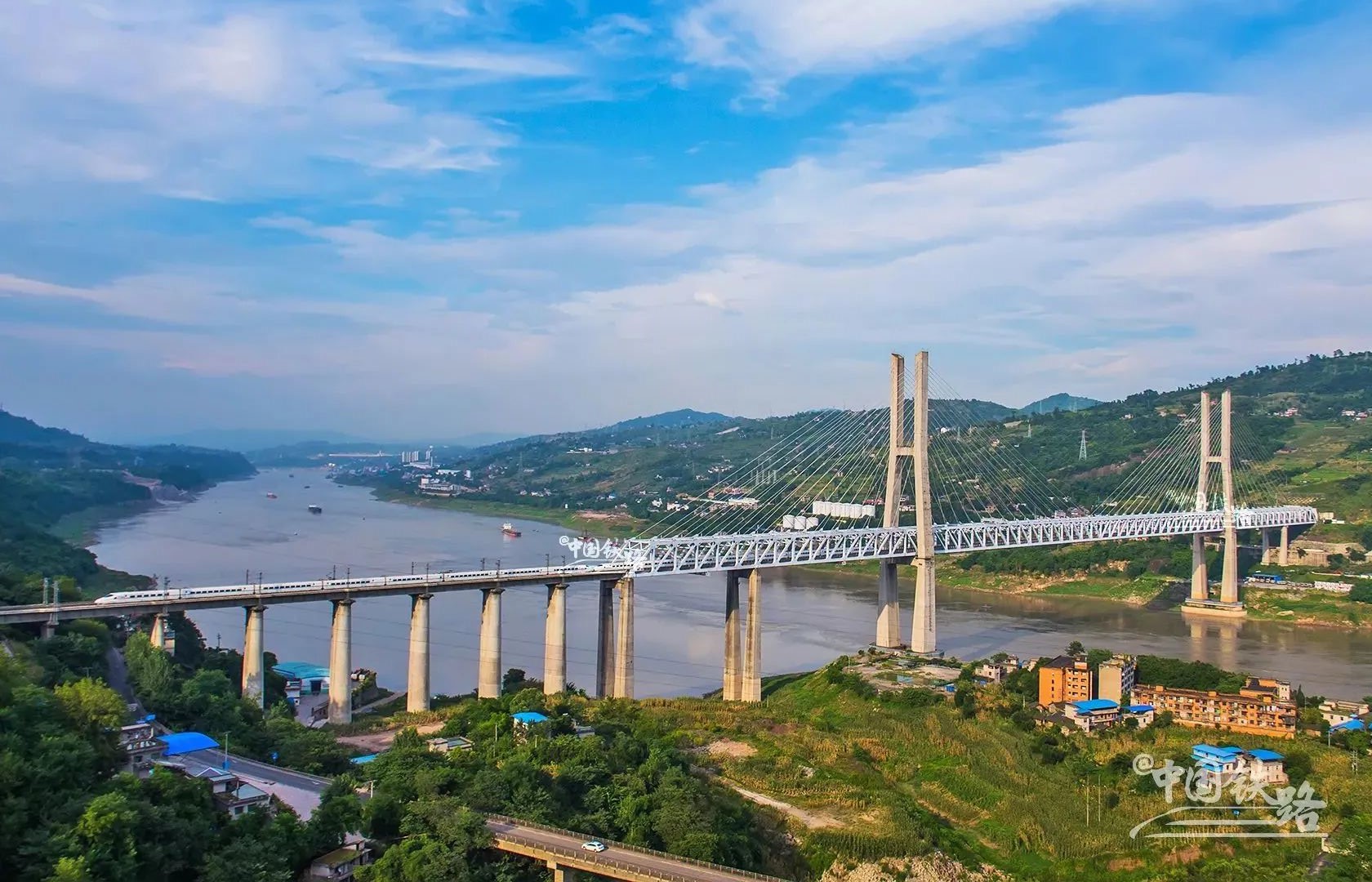 万里长江，有多少座桥？