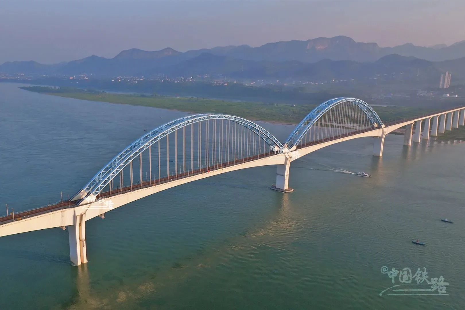 万里长江，有多少座桥？