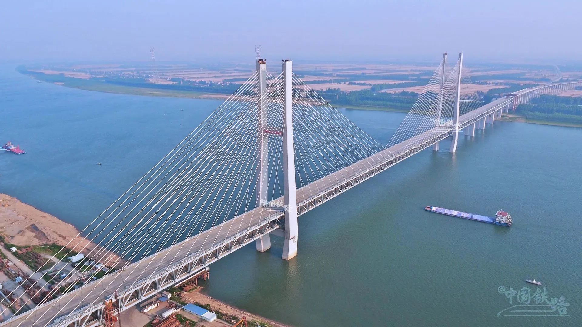 万里长江，有多少座桥？