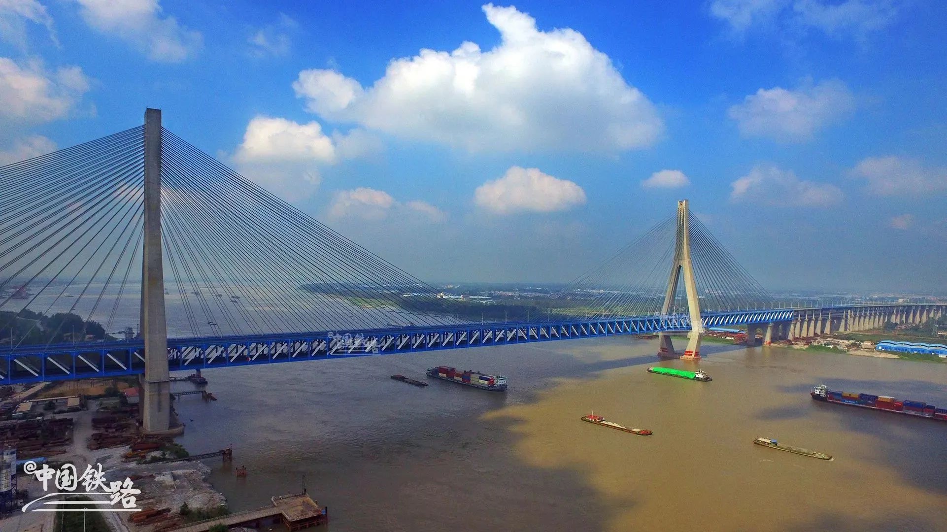 万里长江，有多少座桥？