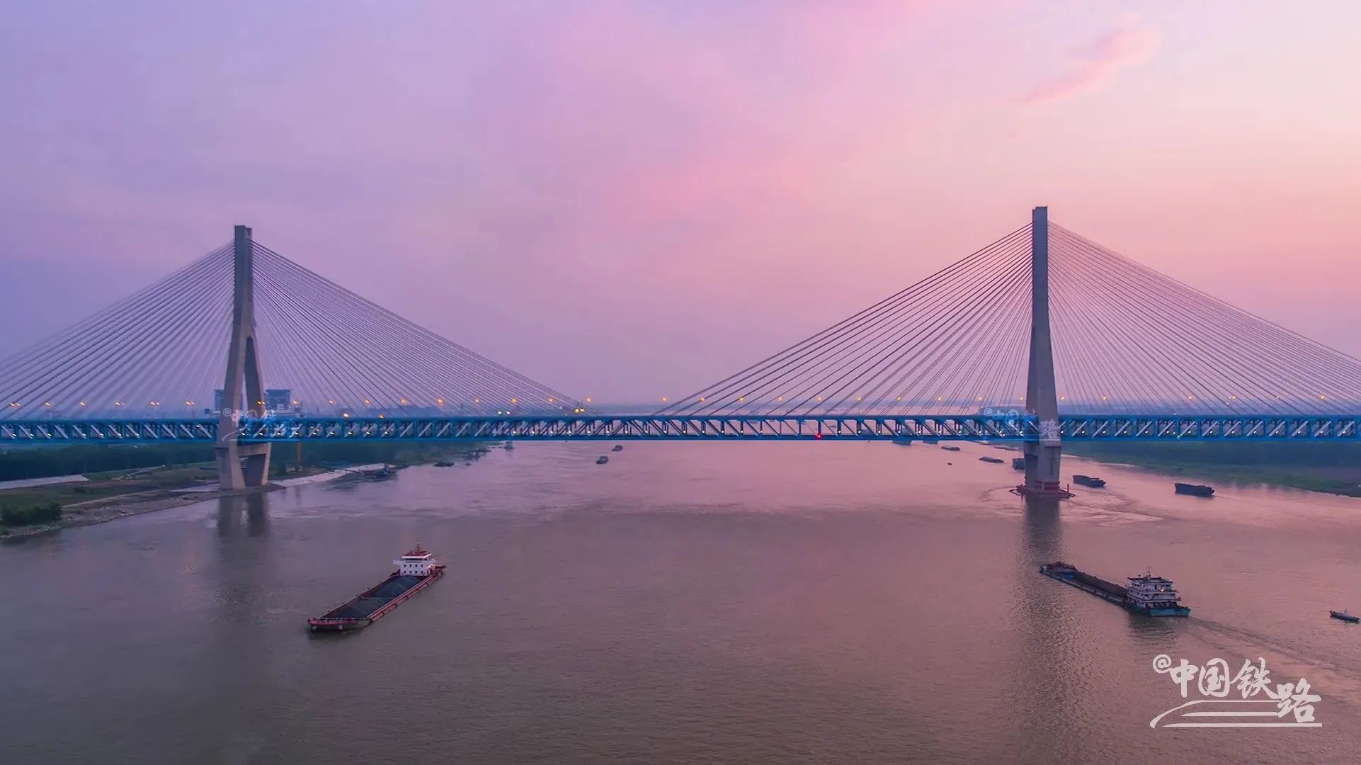 万里长江，有多少座桥？