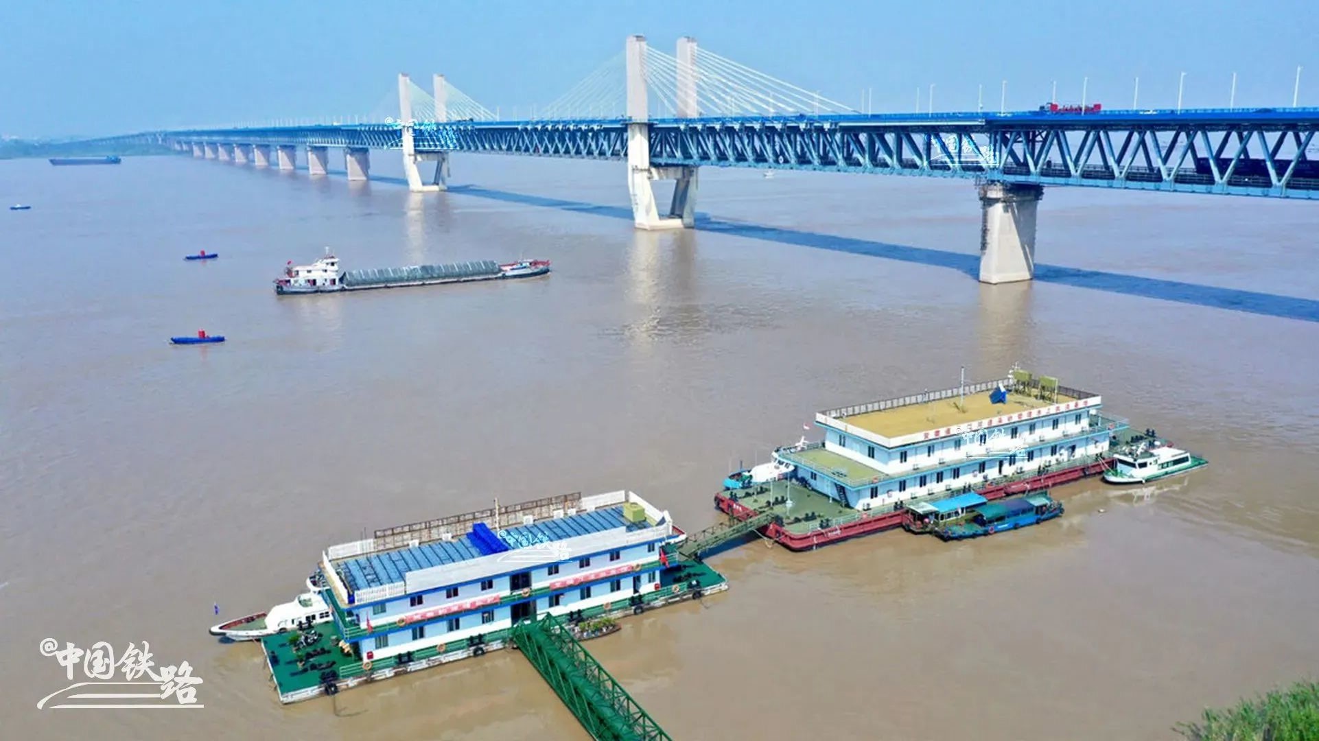 万里长江，有多少座桥？