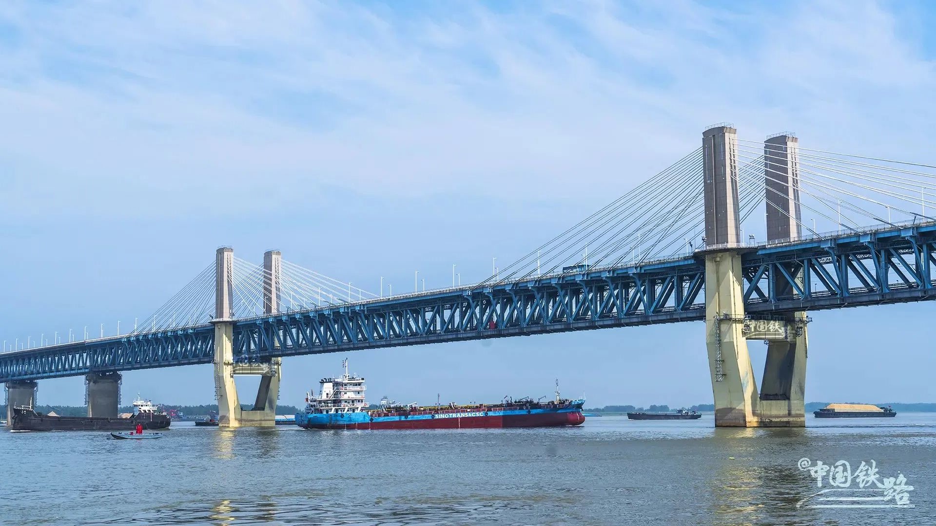 万里长江，有多少座桥？