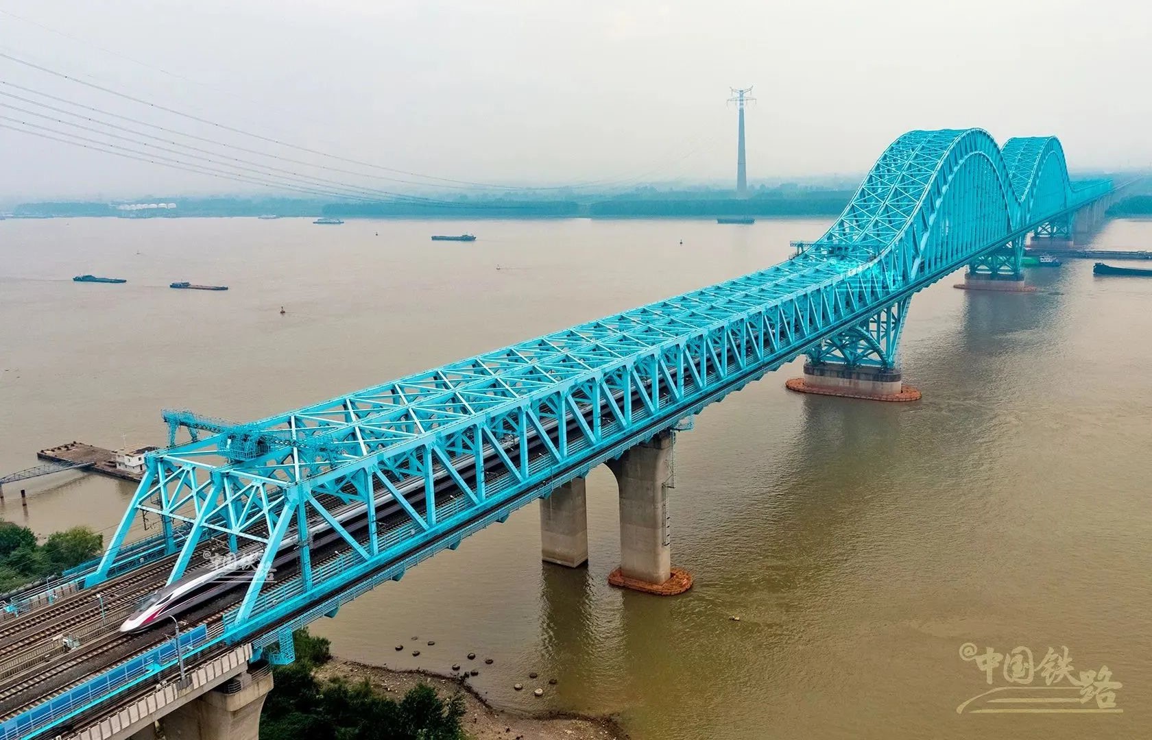 万里长江，有多少座桥？