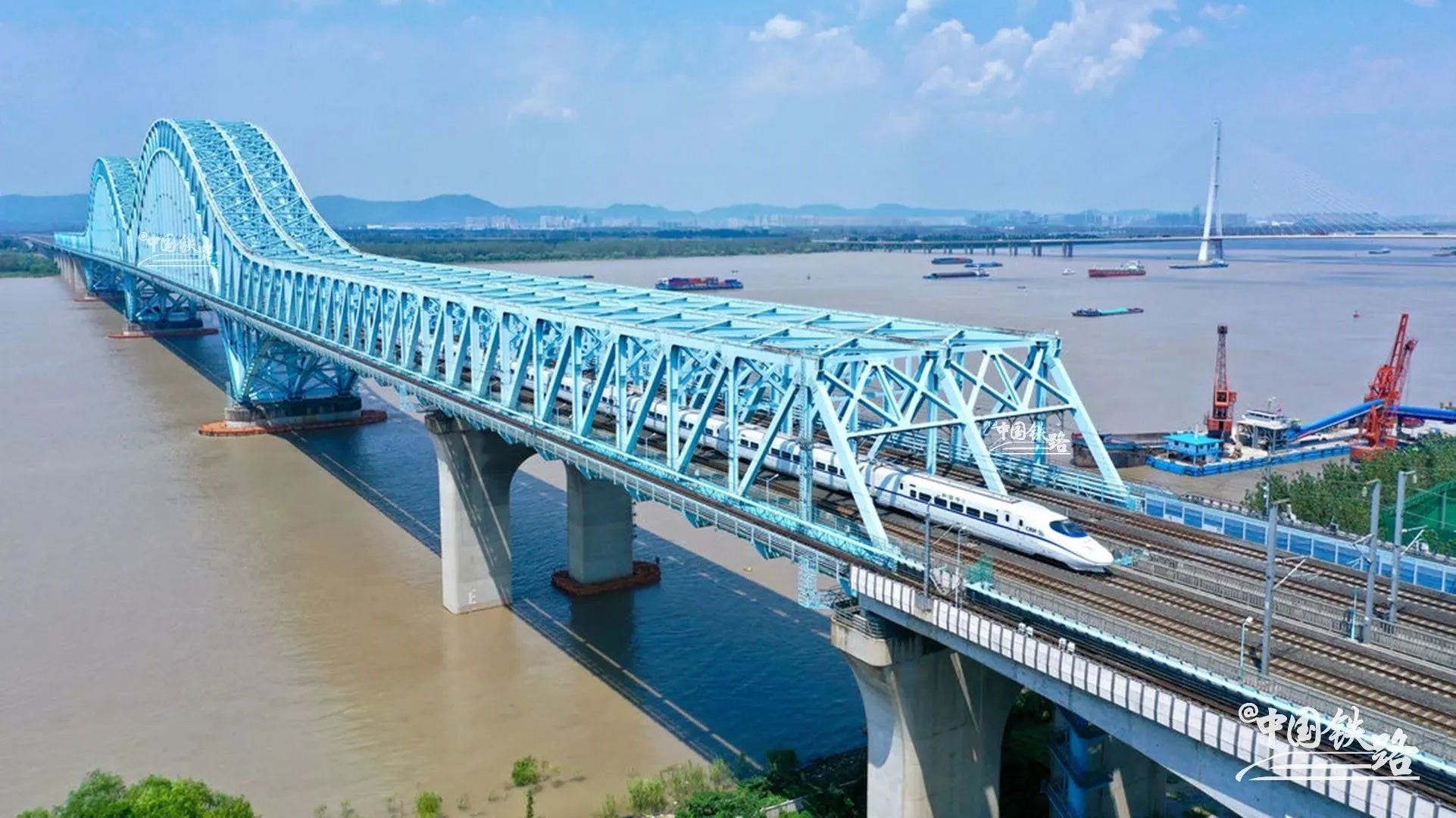 万里长江，有多少座桥？