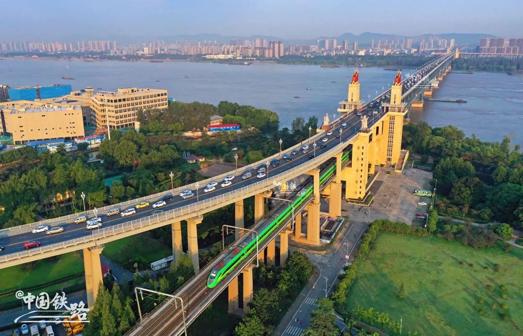 万里长江，有多少座桥？