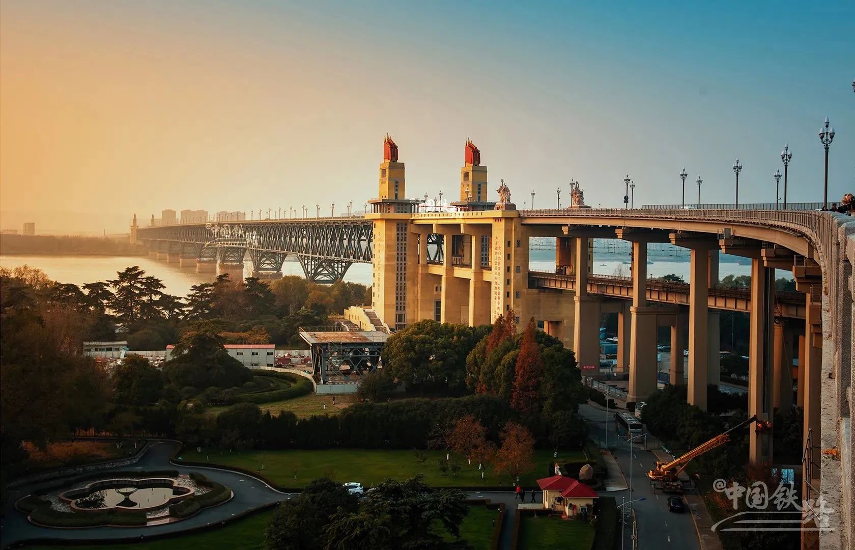 万里长江，有多少座桥？