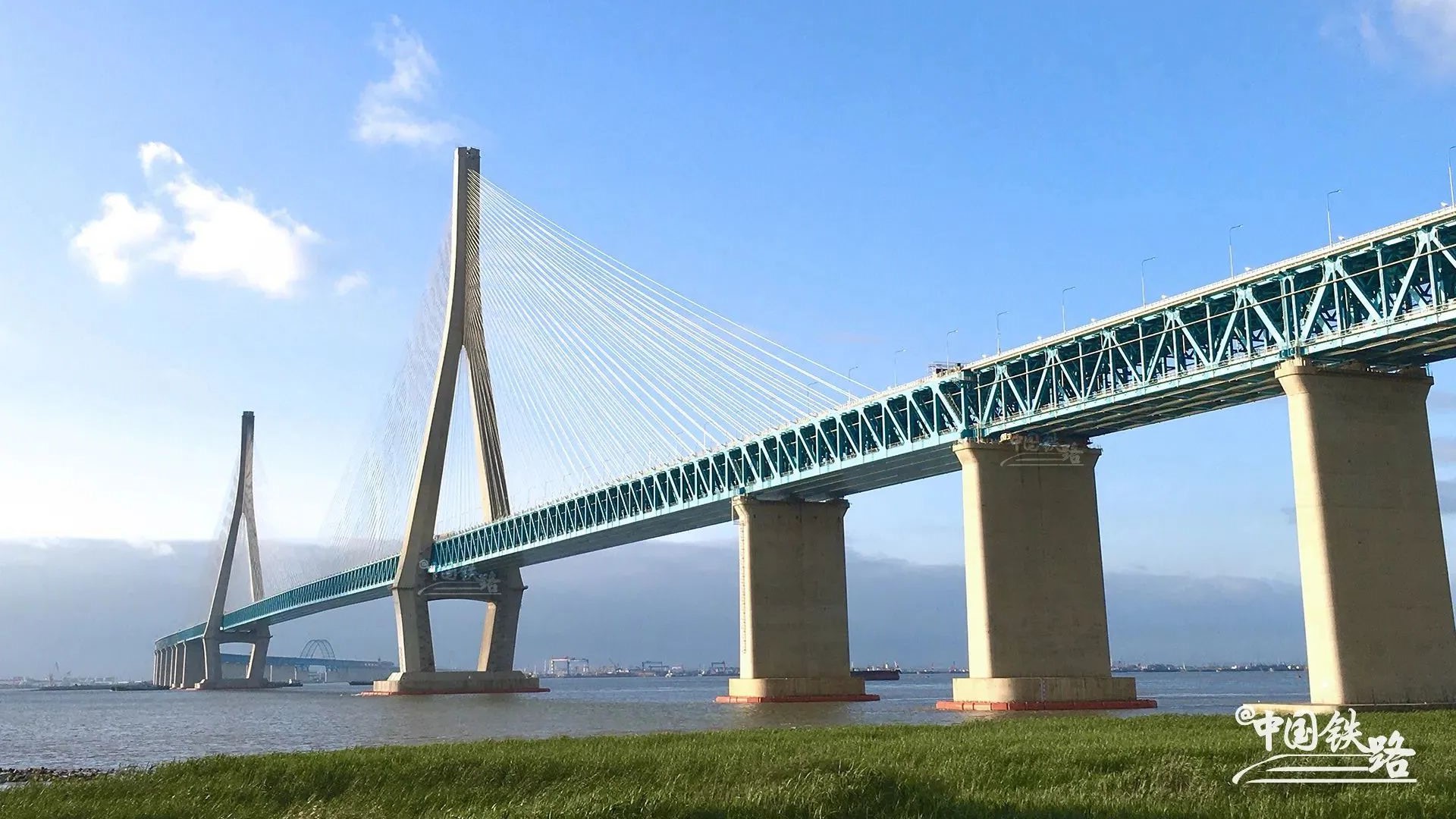 万里长江，有多少座桥？