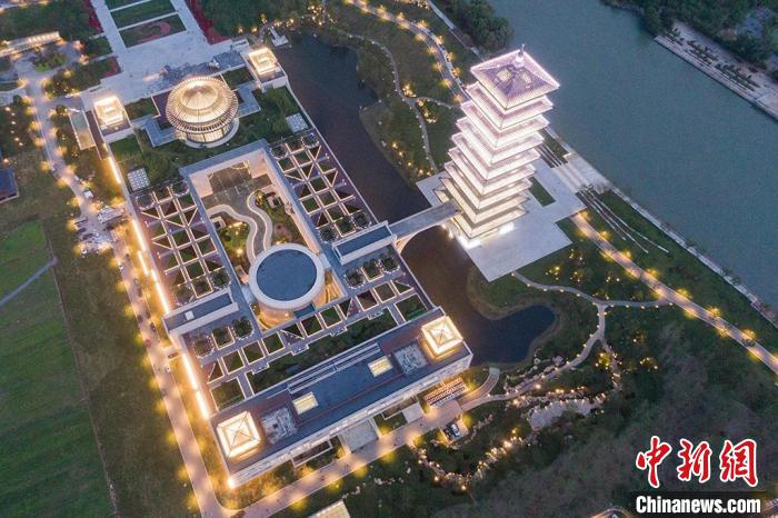 航拍夜色中的中国大运河博物馆。 泱波 摄 航拍夜色中的中国大运河博物馆。 泱波 摄