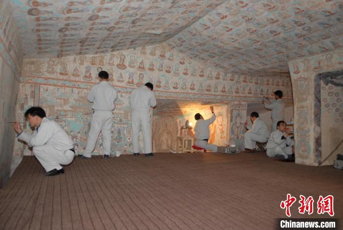 图为莫高窟保护工作现场。(资料图) 敦煌研究院供图 图为莫高窟保护工作现场。(资料图) 敦煌研究院供图