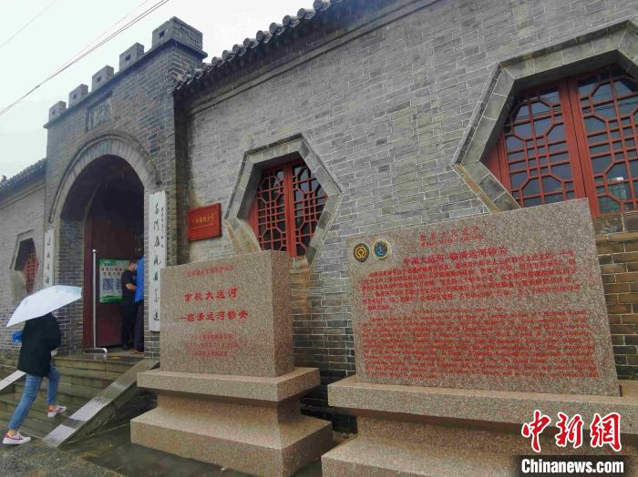 媒体记者走进临清运河钞关采访。 赵晓 摄 媒体记者走进临清运河钞关采访。 赵晓 摄