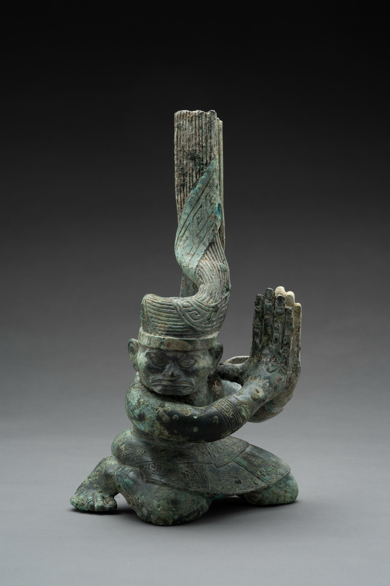 铜扭头跪坐人像K4yw244正面偏右2_缩小大小.png 铜扭头跪坐人像K4yw244正面偏右2_缩小大小.png