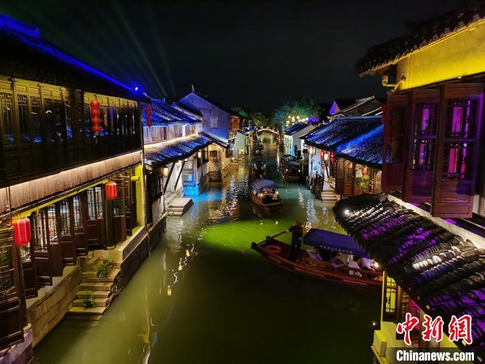 夜幕下的苏州也别有一番情趣。 钟升 摄 夜幕下的苏州也别有一番情趣。 钟升 摄