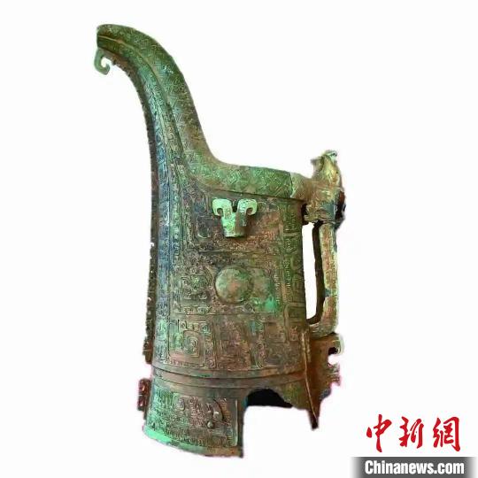 湖南汨罗出土两件商代青铜器