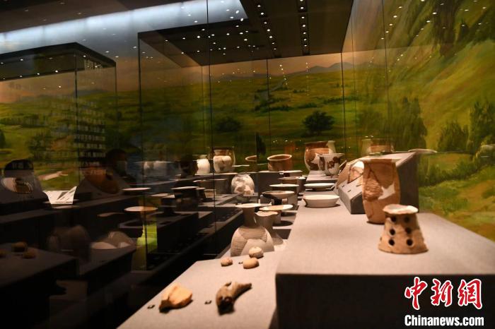 展出的器物。 张浪 摄 展出的器物。 张浪 摄